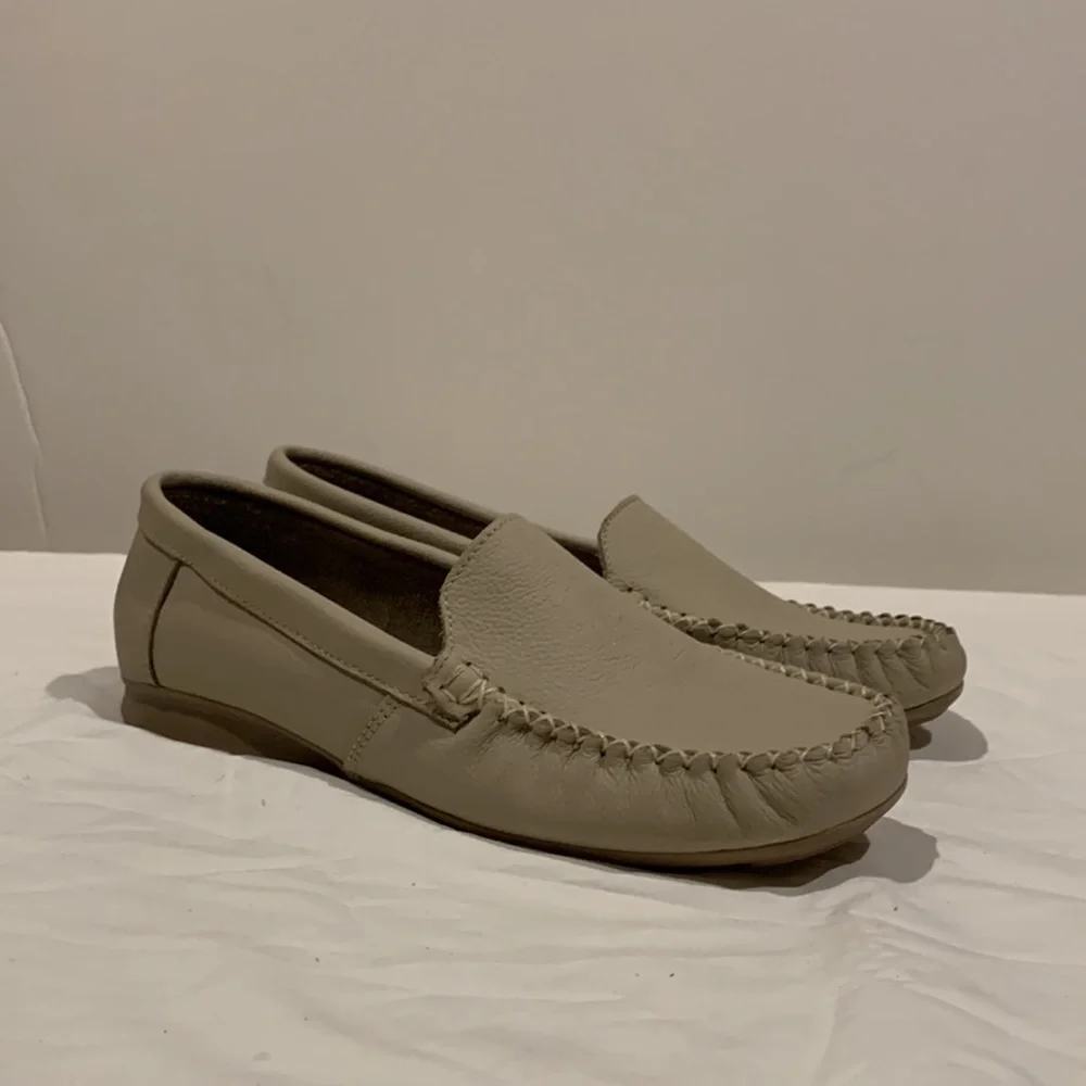 Charleston Shoe Co. Flats - Picture 3 of 8